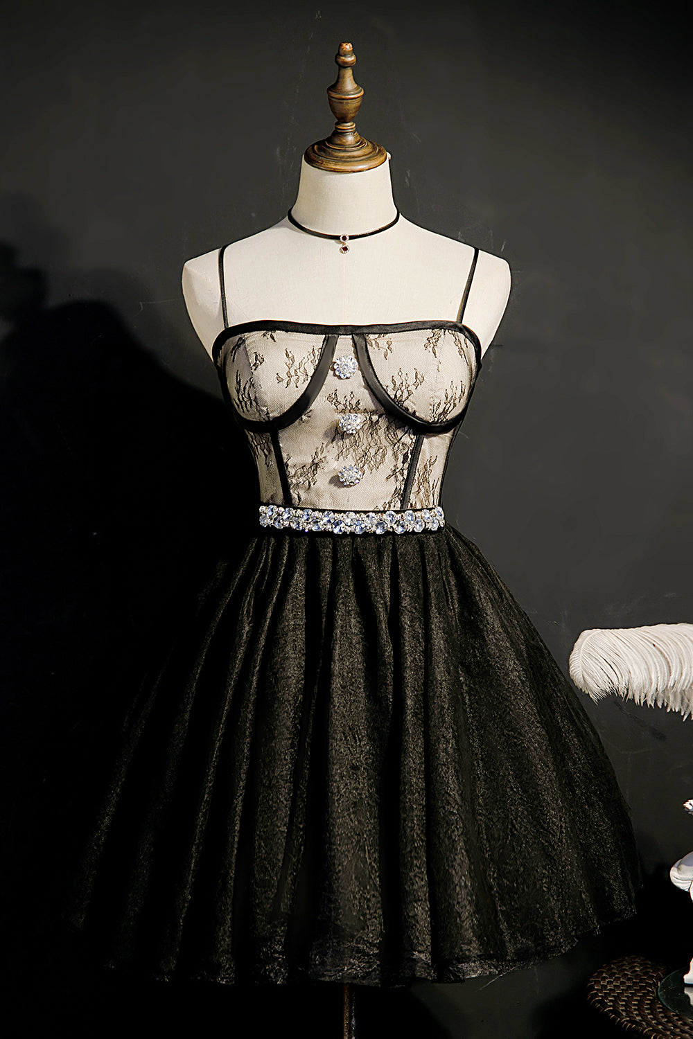 Chic Black Lace Spaghetti Straps Tulle Short Homecoming Dress