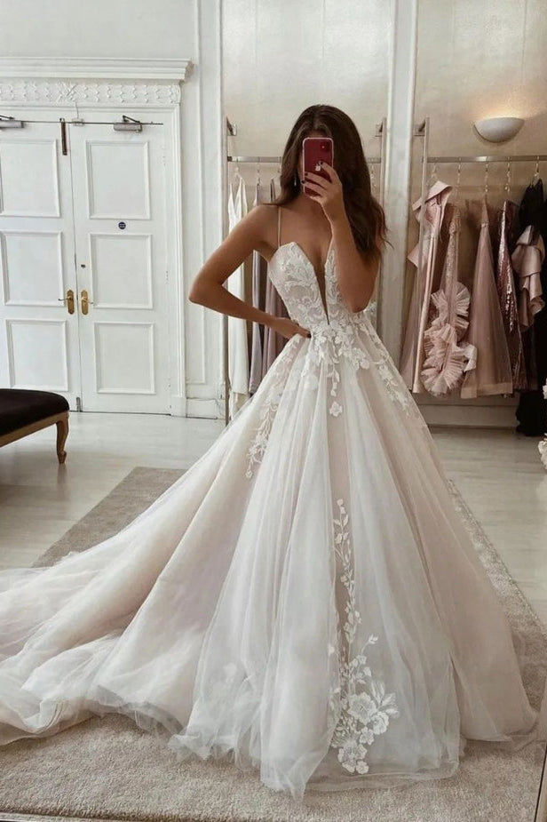 Charming A Line V Neck Tulle Wedding Dresses with Appliques